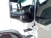 BFS260_1344966 vehicle image