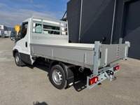 STUD177_2552349 vehicle image