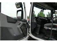 DOLD2821_2720115 vehicle image