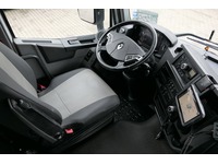 DOLD2821_2720115 vehicle image