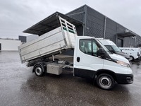 STUD177_2765252 vehicle image