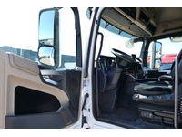 DOLD2821_2962779 vehicle image