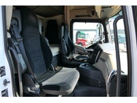 DOLD2821_2962779 vehicle image