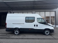 Anne38_2776304 vehicle image