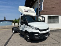 SOMM2698_2757037 vehicle image