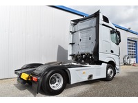 TOC1273_2705444 vehicle image