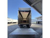 GREA182_2928850 vehicle image