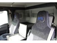 BFS260_2769573 vehicle image