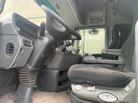 TOLA8240_2683291 vehicle image