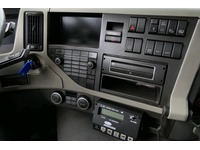 DOLD2821_2710347 vehicle image