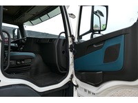 DOLD2821_2710347 vehicle image