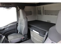 BFS260_2770027 vehicle image