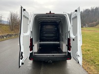 WIND191_2594442 vehicle image