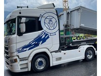 mahl10606_2876375 vehicle image