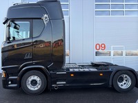 ZELJ895_2776769 vehicle image