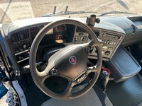 UNIK8334_2542525 vehicle image