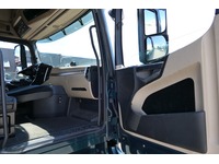 DOLD2821_3016561 vehicle image
