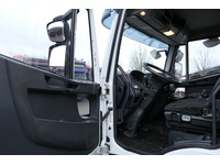 DOLD2821_2828745 vehicle image