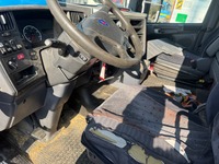 KEED2067_2885484 vehicle image