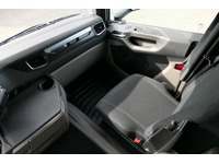 DOLD2821_2761649 vehicle image