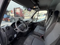 THOM6454_2758285 vehicle image