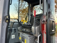 UNIK8334_2749348 vehicle image