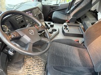 TOLA8240_2772997 vehicle image