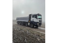 0085026 vehicle image