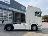 AGRO3463_2991955 vehicle image