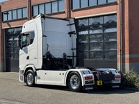 0477025 vehicle image