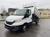 STUD177_2765252 vehicle image