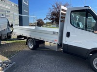 STUD177_2852707 vehicle image