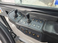 ZIAL184_2832970 vehicle image