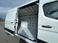 WIND191_2829350 vehicle image