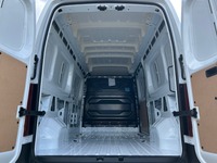 WIND191_2829350 vehicle image