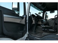 DOLD2821_2802762 vehicle image