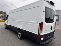 STUD177_2884372 vehicle image