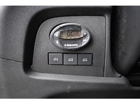 TOC1273_2818671 vehicle image