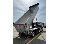 BW-M164_3027841 vehicle image