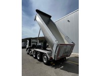 BW-M164_3027841 vehicle image