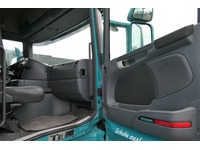 DOLD2821_2838919 vehicle image