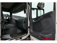 DOLD2821_2696940 vehicle image