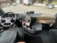 PREI272_2856068 vehicle image