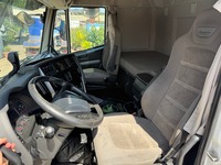 ZELJ895_2980289 vehicle image