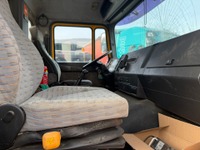 TOLA8240_2843593 vehicle image