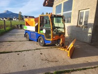 0549025 vehicle image