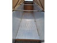 0528025 vehicle image