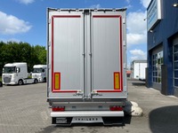 CALA2423_584599 vehicle image