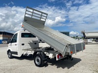 BARR136_2715360 vehicle image