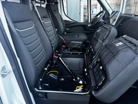 Anne38_2776304 vehicle image